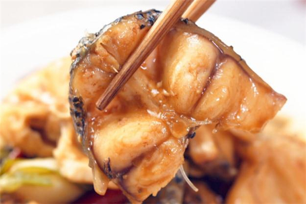 黑魚可以紅燒嗎 紅燒黑魚的家常做法 黑魚可以紅燒嗎 紅燒黑魚的家常做法