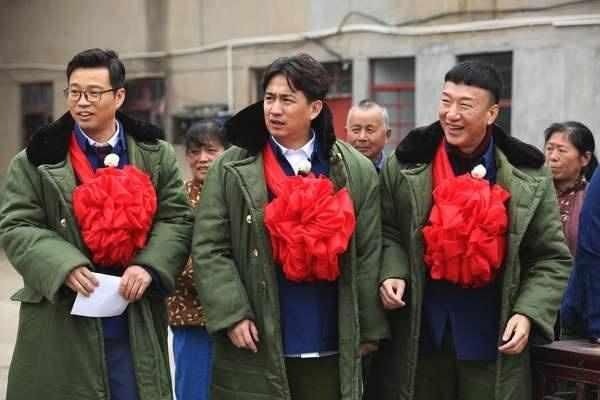 軍大衣和羽絨服哪個更保暖 軍大衣為什么這么保暖 軍大衣和羽絨服哪個更保暖 軍大衣為什么這么保暖