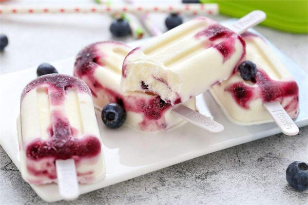 雪糕和冰淇淋有什么區(qū)別 雪糕和冰淇淋一樣嗎 雪糕和冰淇淋有什么區(qū)別 雪糕和冰淇淋一樣嗎