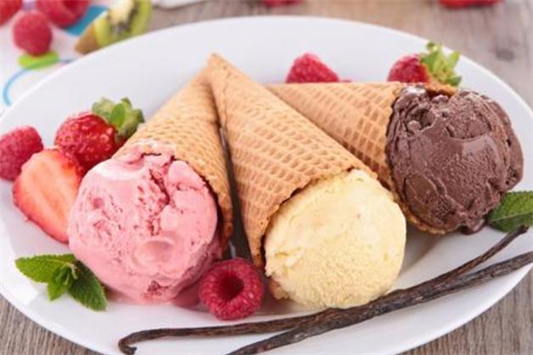 雪糕和冰淇淋有什么區(qū)別 雪糕和冰淇淋一樣嗎 雪糕和冰淇淋有什么區(qū)別 雪糕和冰淇淋一樣嗎