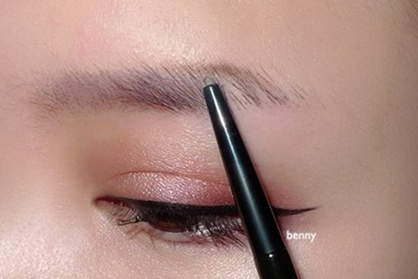 眉毛又濃又黑怎么畫 眉毛顏色深選什么顏色眉筆 眉毛又濃又黑怎么畫 眉毛顏色深選什么顏色眉筆