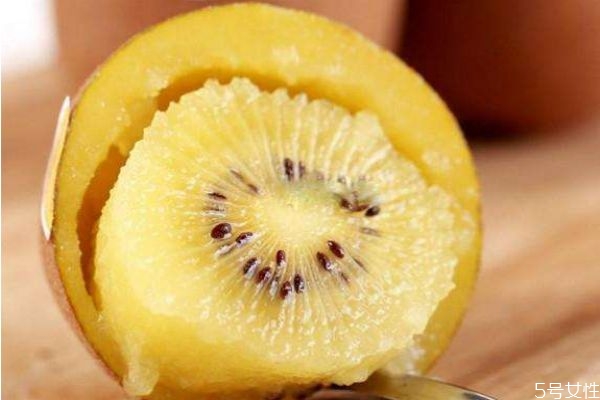 黃心獼猴桃有什么營(yíng)養(yǎng)價(jià)值呢 黃心獼猴桃應(yīng)該怎么吃呢 黃心獼猴桃有什么營(yíng)養(yǎng)價(jià)值呢 黃心獼猴桃應(yīng)該怎么吃呢