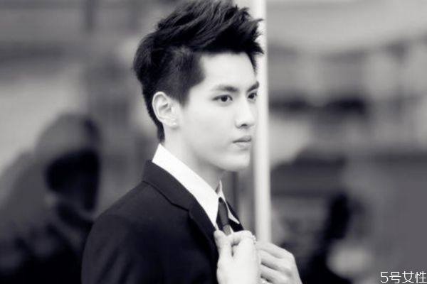 女生很在意男生身高嗎 女生會(huì)介意男生矮嗎 女生很在意男生身高嗎 女生會(huì)介意男生矮嗎