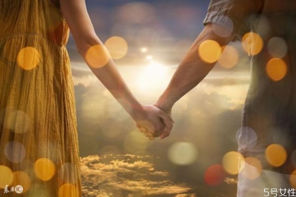 女生介意男生年齡比自己小嗎 女生介意男生年齡小嗎 女生介意男生年齡比自己小嗎 女生介意男生年齡小嗎