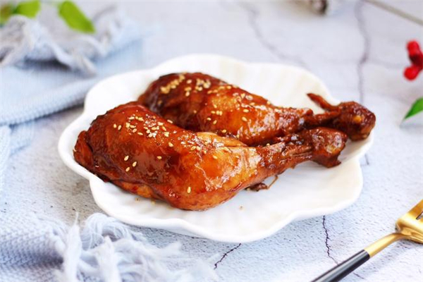 雞腿不能和什么一起吃 雞腿哪些人不能吃 雞腿不能和什么一起吃 雞腿哪些人不能吃