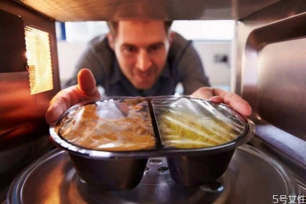 微波爐加熱原理是什么呢 微波爐加熱食物可以經(jīng)常吃嗎 微波爐加熱原理是什么呢 微波爐加熱食物可以經(jīng)常吃嗎