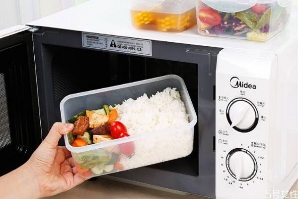 微波爐加熱原理是什么呢 微波爐加熱食物可以經(jīng)常吃嗎 微波爐加熱原理是什么呢 微波爐加熱食物可以經(jīng)常吃嗎