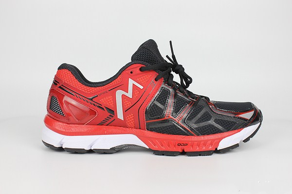 運(yùn)動(dòng)鞋買(mǎi)大半碼好嗎 運(yùn)動(dòng)鞋鞋碼的怎么選擇 運(yùn)動(dòng)鞋買(mǎi)大半碼好嗎 運(yùn)動(dòng)鞋鞋碼的怎么選擇