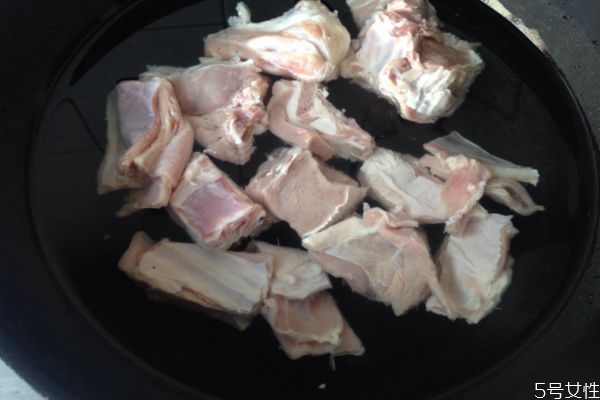 羊排怎么做好吃呢 羊排是羊哪里的肉呢 羊排怎么做好吃呢 羊排是羊哪里的肉呢