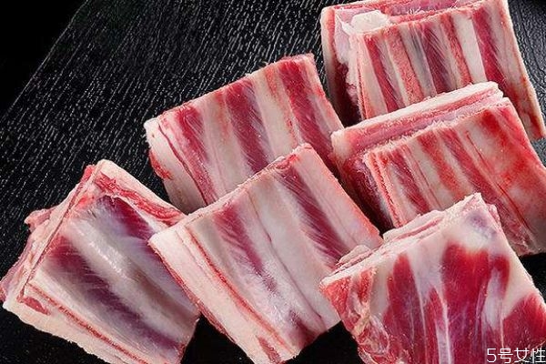羊排怎么做好吃呢 羊排是羊哪里的肉呢 羊排怎么做好吃呢 羊排是羊哪里的肉呢