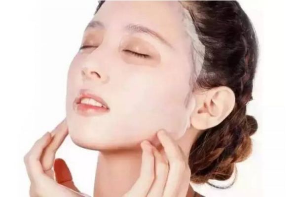 敷面膜后可以用精華嗎 涂完精華再敷面膜好嗎