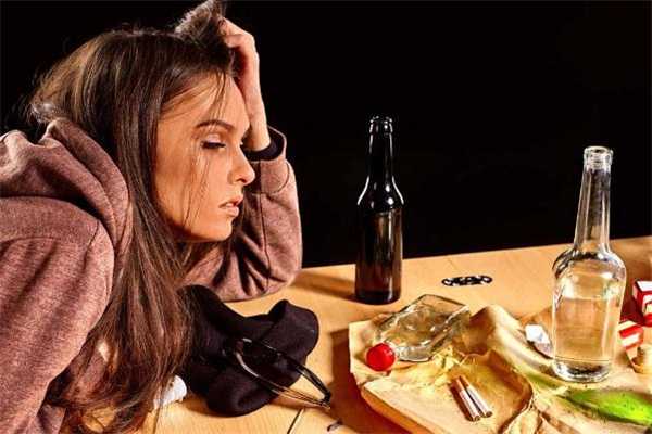 經(jīng)常喝酒斷片的危害 喝酒經(jīng)常斷片是怎么回事 經(jīng)常喝酒斷片的危害 喝酒經(jīng)常斷片是怎么回事