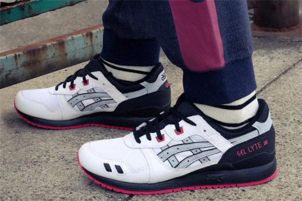 2020年流行什么顏色運(yùn)動鞋 2020男生運(yùn)動鞋流行趨勢 2020年流行什么顏色運(yùn)動鞋 2020男生運(yùn)動鞋流行趨勢