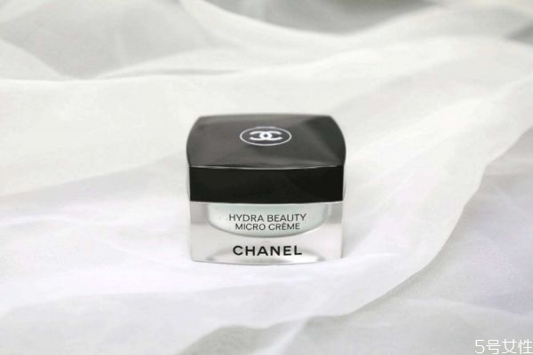 頸霜可以當(dāng)面霜用嗎 可以用面霜代替頸霜嗎 頸霜可以當(dāng)面霜用嗎 可以用面霜代替頸霜嗎