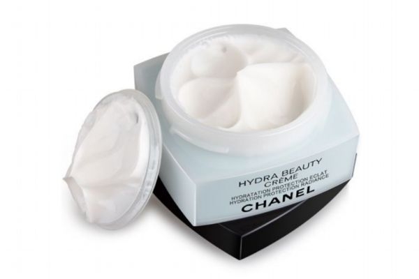 頸霜可以當(dāng)面霜用嗎 可以用面霜代替頸霜嗎 頸霜可以當(dāng)面霜用嗎 可以用面霜代替頸霜嗎