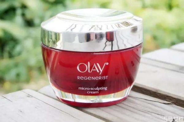 霜和精華哪個更重要 面霜和精華誰更值得投資 霜和精華哪個更重要 面霜和精華誰更值得投資