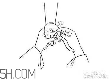 怎樣能減少寶寶吐奶情況？寶寶吐奶后要注意哪些問題？