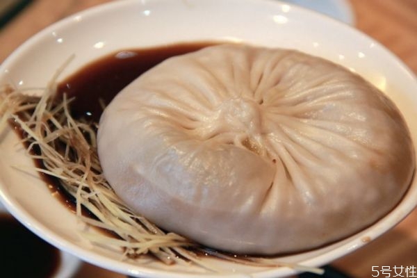 蟹黃湯包怎么做好吃呢 蟹黃湯包是哪來的特產呢