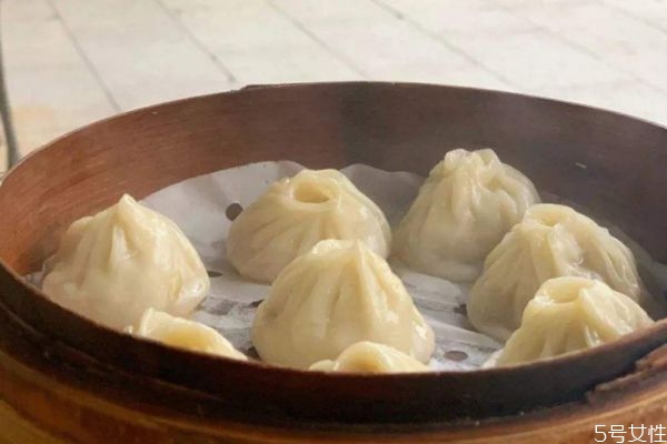 蟹黃湯包怎么做好吃呢 蟹黃湯包是哪來的特產呢