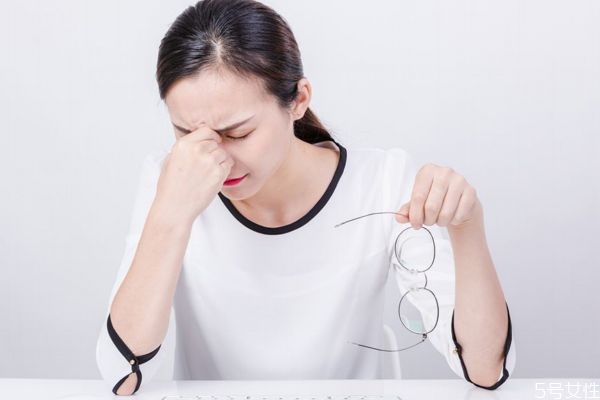 造成眼睛疲勞的原因有什么呢 為什么眼睛容易疲勞呢 造成眼睛疲勞的原因有什么呢 為什么眼睛容易疲勞呢