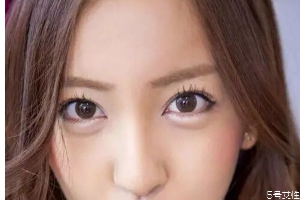 臥蠶應(yīng)該怎么化呢 化臥蠶的方法有什么呢 臥蠶應(yīng)該怎么化呢 化臥蠶的方法有什么呢