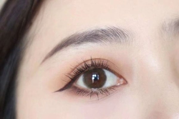 美瞳難戴嗎 戴美瞳的方法與技巧