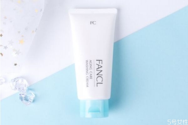 用了過期的洗面奶會(huì)怎么樣 用過期洗面奶有什么危害 用了過期的洗面奶會(huì)怎么樣 用過期洗面奶有什么危害