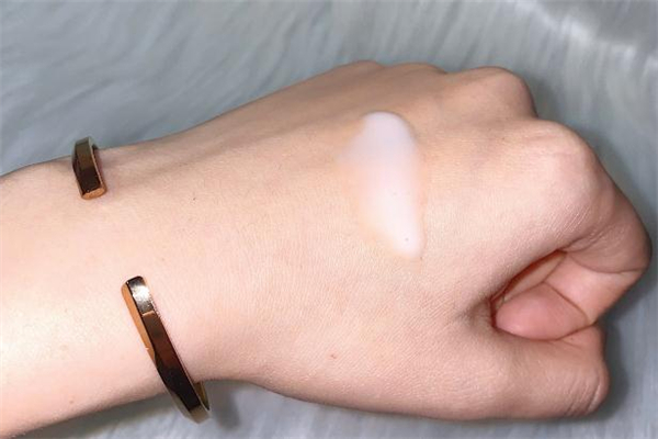 谷雨仙人掌水乳干皮能用嗎 谷雨仙人掌水乳適合什么年齡 谷雨仙人掌水乳干皮能用嗎 谷雨仙人掌水乳適合什么年齡