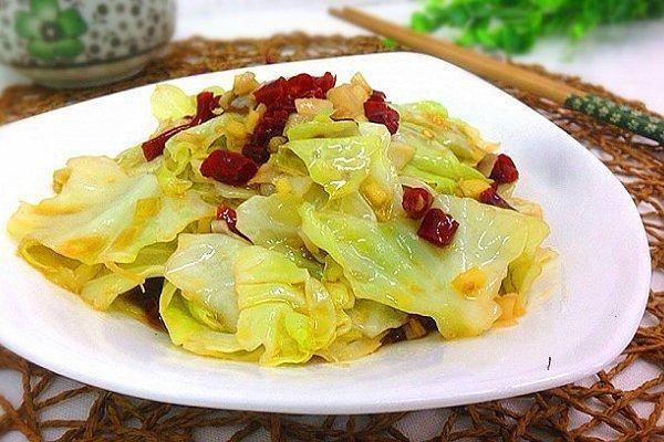 如何炒包菜又軟又入味 包菜怎么炒不會(huì)出水