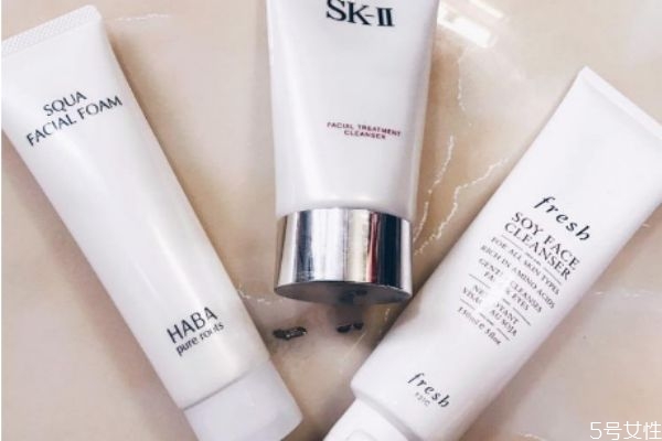 臉上長痘適合用什么洗面奶 適合長痘用的洗面奶 臉上長痘適合用什么洗面奶 適合長痘用的洗面奶