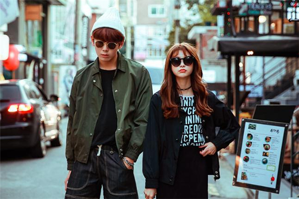 異地戀和網(wǎng)戀哪個(gè)更難熬 異地戀和網(wǎng)戀的區(qū)別 異地戀和網(wǎng)戀哪個(gè)更難熬 異地戀和網(wǎng)戀的區(qū)別