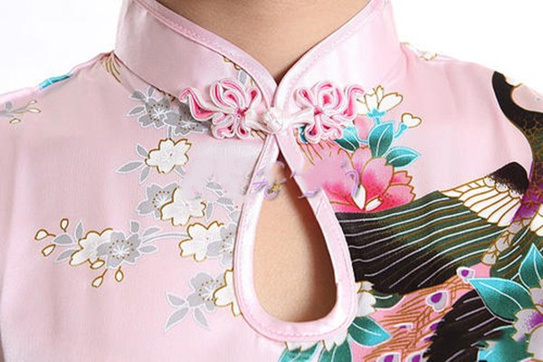 真絲服飾有哪些優(yōu)缺點(diǎn) 真絲服飾怎么鑒別真假 真絲服飾有哪些優(yōu)缺點(diǎn) 真絲服飾怎么鑒別真假