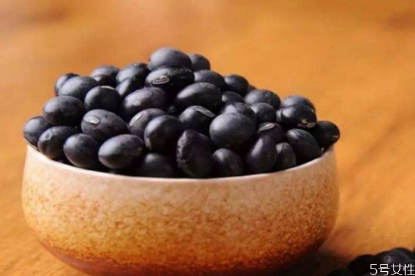 如何自制黑豆?jié){呢 黑豆?jié){應(yīng)該怎么打呢 如何自制黑豆?jié){呢 黑豆?jié){應(yīng)該怎么打呢