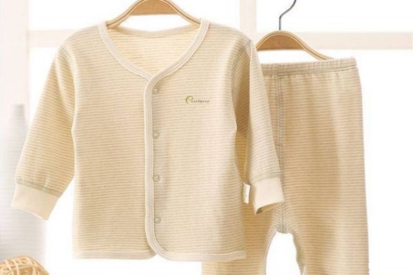 連體衣適合多大寶寶穿 新生兒穿連體衣的4個好處 連體衣適合多大寶寶穿 新生兒穿連體衣的4個好處