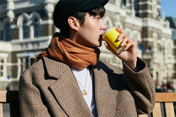 男生穿什么大衣好看 男士大衣什么款式好看 男生穿什么大衣好看 男士大衣什么款式好看
