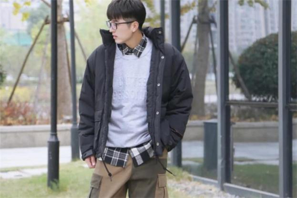 男生夾克里面穿什么好看 男生夾克內搭推薦 男生夾克里面穿什么好看 男生夾克內搭推薦