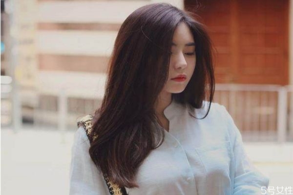 和女生看電影時應該找什么話題 和女生看電影要注意什么 和女生看電影時應該找什么話題 和女生看電影要注意什么