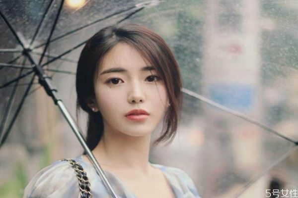 和女生看電影時應該找什么話題 和女生看電影要注意什么 和女生看電影時應該找什么話題 和女生看電影要注意什么