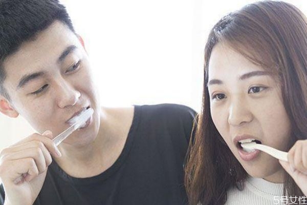 第一次談戀愛(ài)該怎么談 第一次談戀愛(ài)注意事項(xiàng)