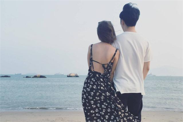 情侶同居該不該告知父母 情侶同居要告訴家長嗎 情侶同居該不該告知父母 情侶同居要告訴家長嗎