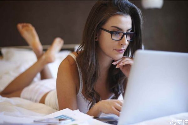 一般網(wǎng)戀的人都很丑嗎 網(wǎng)戀對象丑還要繼續(xù)嗎 一般網(wǎng)戀的人都很丑嗎 網(wǎng)戀對象丑還要繼續(xù)嗎