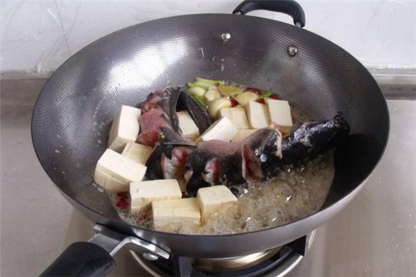 鯰魚不能和什么一起吃 鯰魚和什么相克 鯰魚不能和什么一起吃 鯰魚和什么相克