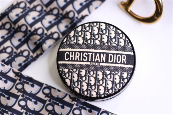 迪奧老花氣墊色號(hào) 迪奧老花氣墊好用嗎 迪奧老花氣墊色號(hào) 迪奧老花氣墊好用嗎