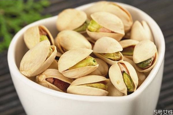 什么人不能吃開(kāi)心果呢 吃開(kāi)心果有什么注意的呢
