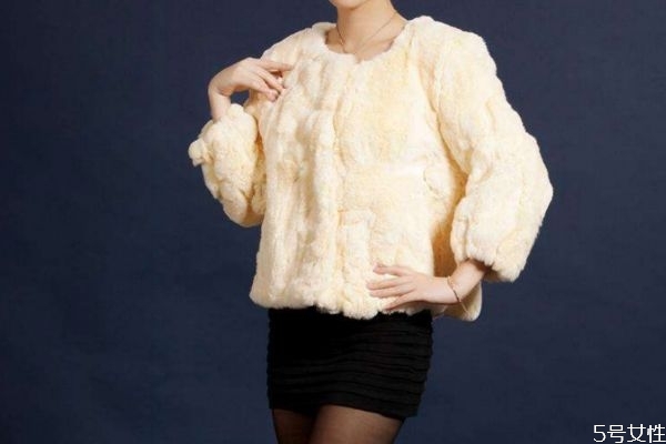 獺兔毛皮草怎么挑選 兔毛皮草保養(yǎng)方法 獺兔毛皮草怎么挑選 兔毛皮草保養(yǎng)方法