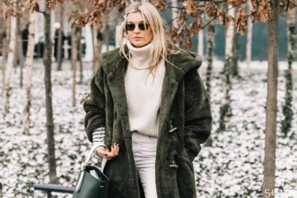 羊羔毛外套穿著顯胖嗎 羊羔毛外套怎樣搭配顯瘦 羊羔毛外套穿著顯胖嗎 羊羔毛外套怎樣搭配顯瘦