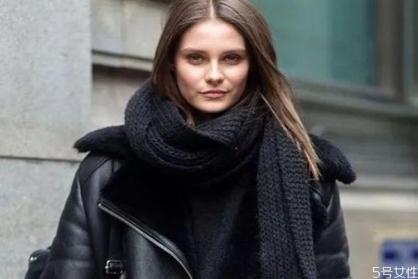 羊羔毛外套穿著顯胖嗎 羊羔毛外套怎樣搭配顯瘦 羊羔毛外套穿著顯胖嗎 羊羔毛外套怎樣搭配顯瘦