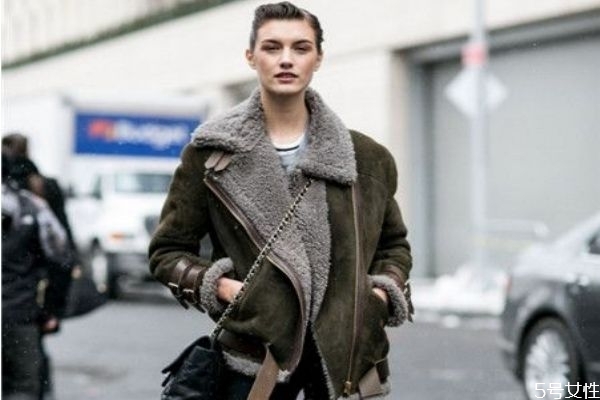 湖羊毛和羊羔毛哪個貴 羊剪絨和羊羔毛哪個貴 湖羊毛和羊羔毛哪個貴 羊剪絨和羊羔毛哪個貴