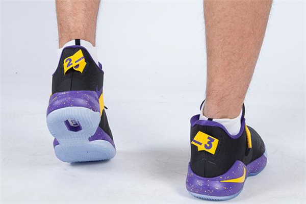 耐克詹姆斯使節(jié)12氣墊在哪 詹姆斯使節(jié)12耐磨嗎 耐克詹姆斯使節(jié)12氣墊在哪 詹姆斯使節(jié)12耐磨嗎