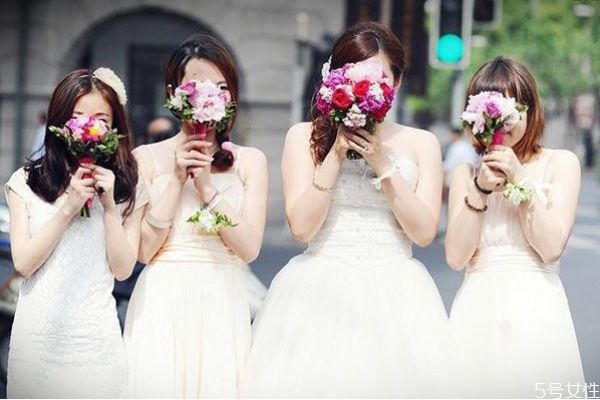 能不能讓親妹妹當伴娘 伴娘的要求 能不能讓親妹妹當伴娘 伴娘的要求